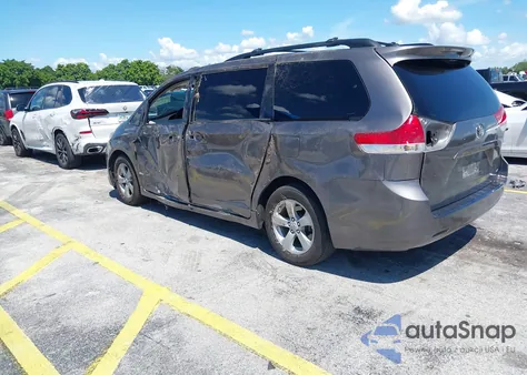 2011 Toyota Sienna Le V6 из США, поврежденный, VIN 5TDKK3DC4BS137953